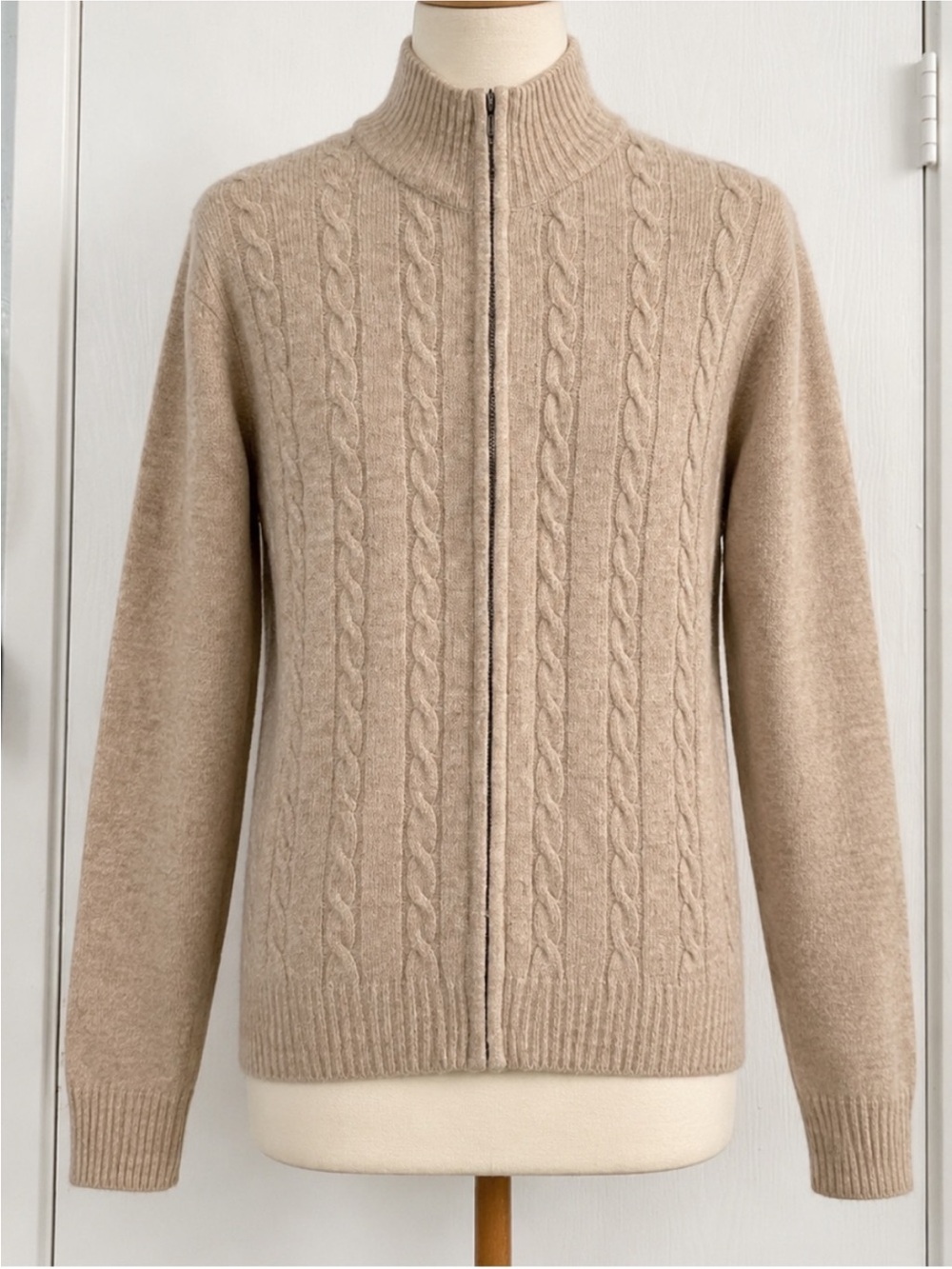 Watsons REG.TRADEMARK Beige Cable-Knit Zip-Front Women's Sweater Size Large